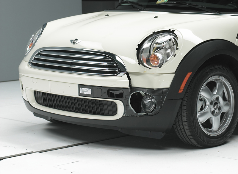 Illustration for article titled IIHS: Small Cars Are Big On Damage In Low-Speed Collisions